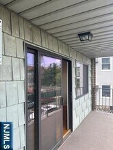 148 Undercliff Ave, Unit 2 in Edgewater, NJ - Foto de edificio - Building Photo