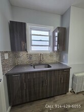 157 Voss Ave in Yonkers, NY - Foto de edificio - Building Photo