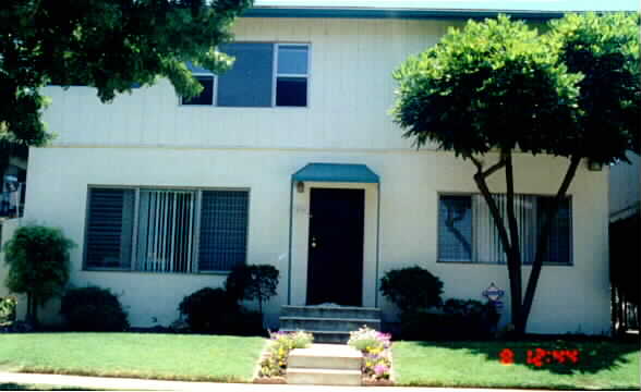 13520 Rye St in Sherman Oaks, CA - Foto de edificio - Building Photo