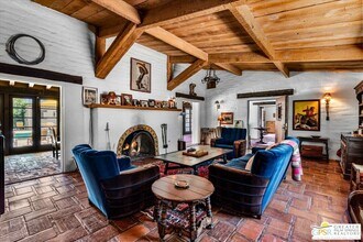 1011 E El Alameda in Palm Springs, CA - Building Photo - Building Photo