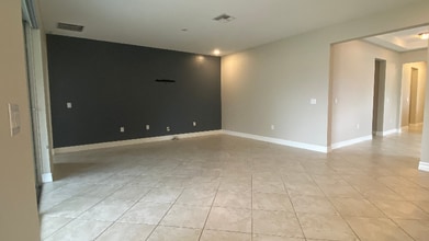 2066 Cresswell St in Ocoee, FL - Building Photo - Building Photo