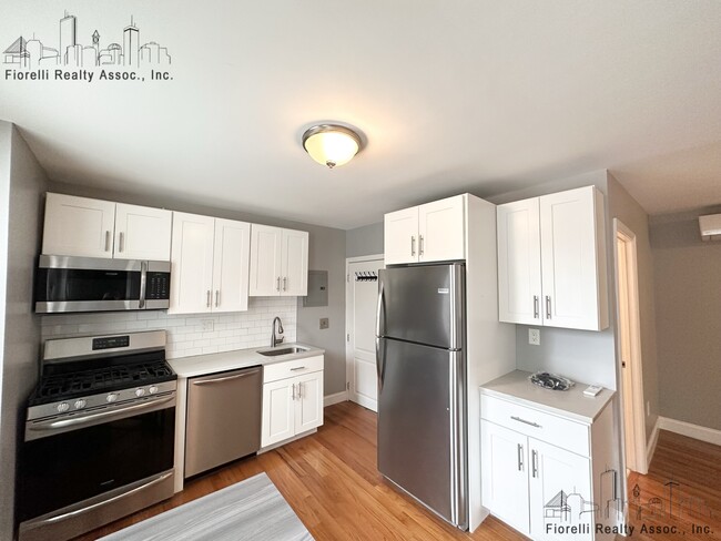39 Stillman St, Unit 1 in Boston, MA - Foto de edificio - Building Photo