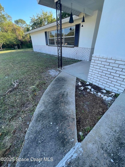 2818 Cameron St, Unit 3201 Currie St in Melbourne, FL - Building Photo - Building Photo