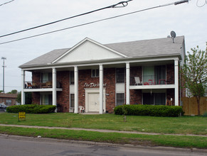 Diplomat Place Apartments in Toledo, OH - Building Photo - Building Photo