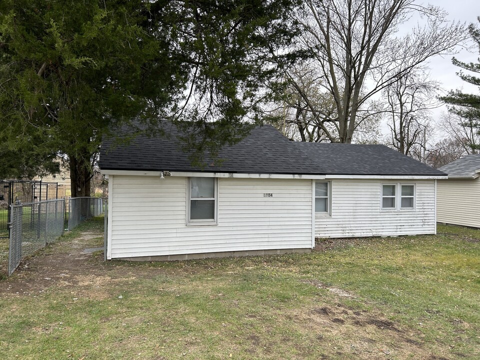 1904 Adams St in Tilton, IL - Building Photo