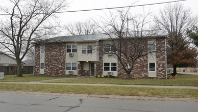 Oak Grove Estates in Oak Grove, MO - Foto de edificio - Building Photo