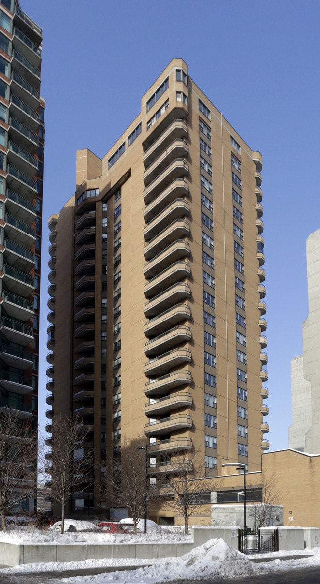 Kevlee Tower in Ottawa, ON - Building Photo - Building Photo