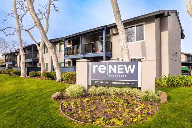 ReNew Berryessa in San Jose, CA - Foto de edificio - Building Photo
