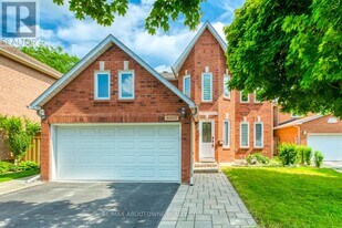 1097 Grandeur Crescent in Oakville, ON - Building Photo