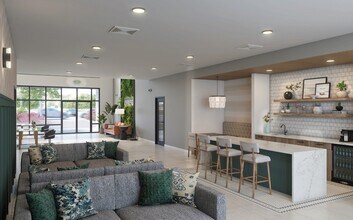 Cypress Sol in Ft. Myers, FL - Foto de edificio - Building Photo