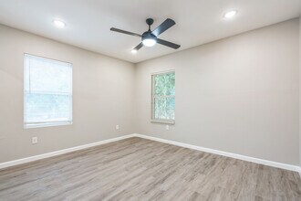 Woodlawn Homes in San Antonio, TX - Building Photo - Building Photo
