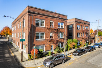 Lloyd's 10th Apartments in Portland, OR - Building Photo - Primary Photo