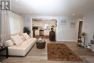 16 River Dr in East Gwillimbury, ON - Building Photo - Building Photo