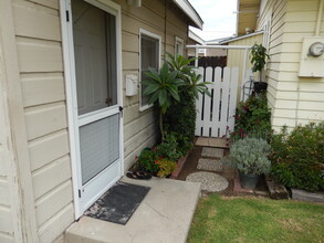 209 W Dexter St in Covina, CA - Building Photo - Building Photo