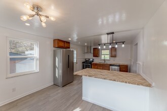 3203 Hebron Dr in Pittsburgh, PA - Building Photo - Building Photo