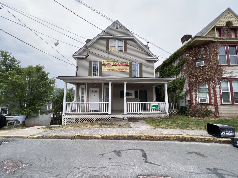 390 Forest Ave in Morgantown, WV - Building Photo