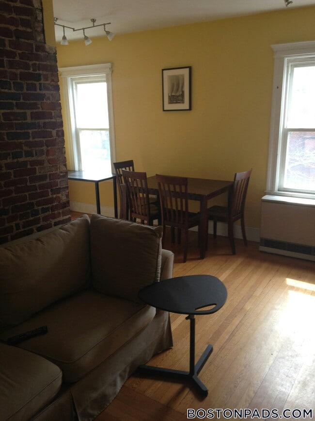 229 Harvard St, Unit 5 in Cambridge, MA - Building Photo - Building Photo