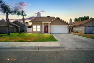 3521 Starwood Ln in Bakersfield, CA - Building Photo