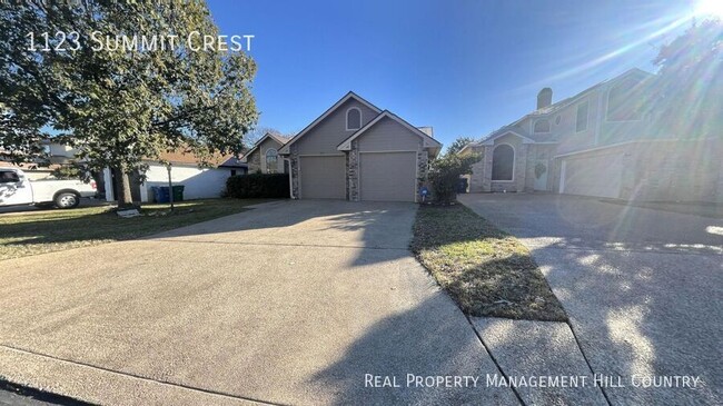 1123 Summit Crest in San Antonio, TX - Building Photo - Building Photo