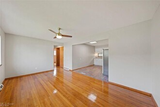 558 Walnut St in Elyria, OH - Building Photo - Building Photo