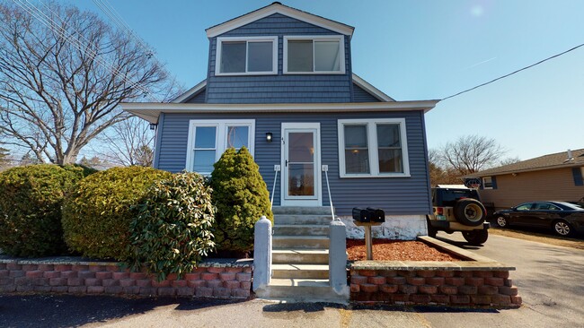 43 Edgewater Ave, Unit 1 in Shrewsbury, MA - Foto de edificio - Building Photo