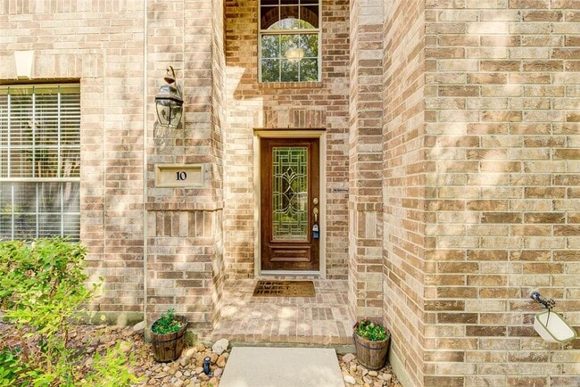 property at 10 Pine Needle Pl