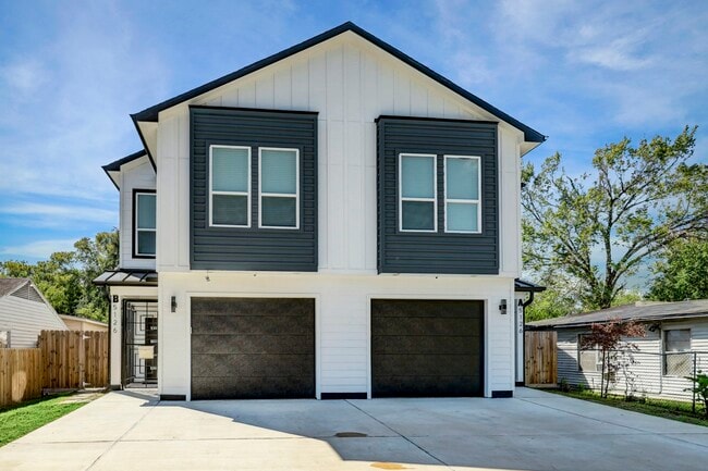 property at 5126 Lyndhurst Dr