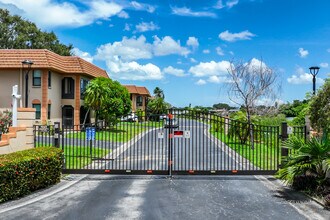 Willow Point Condominiums in Largo, FL - Foto de edificio - Building Photo