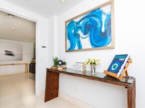 360 Ocean Dr in Key Biscayne, FL - Foto de edificio - Building Photo