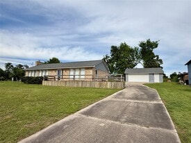 337 W Cattle Dr in Onalaska, TX - Building Photo