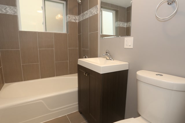 2654 W Touhy Ave, Unit 3North in Chicago, IL - Building Photo - Building Photo