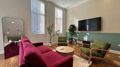 33 S Ashland Ave in Chicago, IL - Building Photo - Building Photo