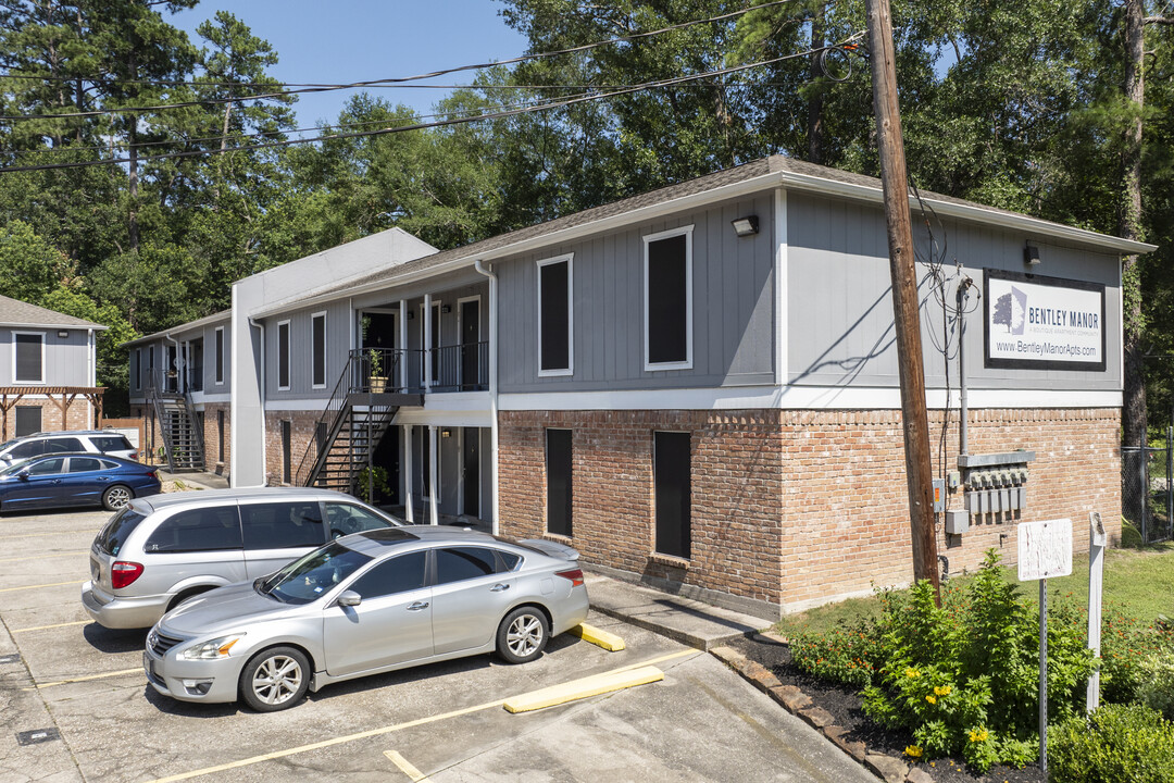 Bentley Manor in Conroe, TX - Building Photo