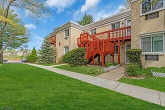 1 Lake Ave in East Brunswick, NJ - Building Photo - Building Photo