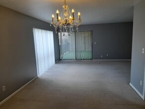 18205 University Park Dr in Livonia, MI - Building Photo - Building Photo