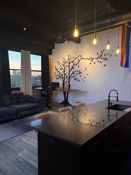 3323 N Paulina St, Unit 5G in Chicago, IL - Foto de edificio