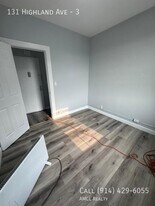 131 Highland Ave in Yonkers, NY - Building Photo