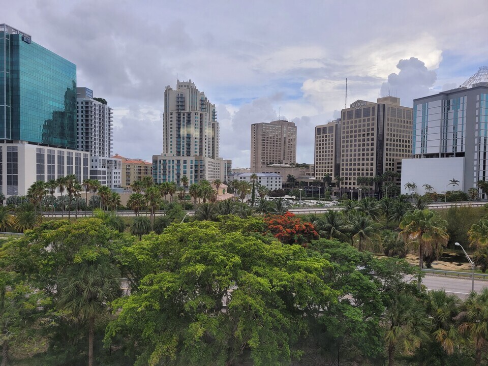 9143 SW 77th Ave, Unit B708 in Miami, FL - Foto de edificio