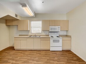 L'Octaine Urban Apartments in Las Vegas, NV - Building Photo - Building Photo