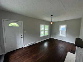 1356 Genessee Ave in Columbus, OH - Building Photo - Building Photo