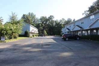 Hilltop in Ellijay, GA - Foto de edificio - Building Photo