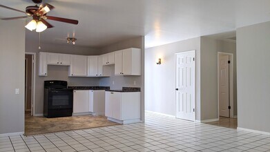 42405 Iowa st, Unit 42405 Iowa St. #1 in Palm Desert, CA - Foto de edificio - Building Photo