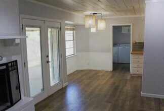 1507 Pine Knoll Dr in Austin, TX - Foto de edificio - Building Photo