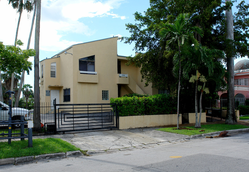 Spring Garden Apartments in Miami, FL - Building Photo