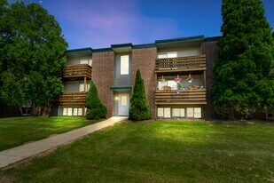 Clay Court Apartments in Syracuse, NY - Building Photo