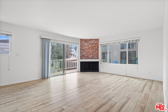 property at 10 19th Ave
