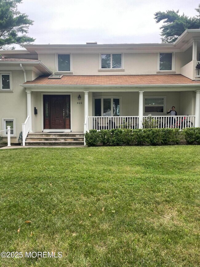 property at 400 Grant Ave
