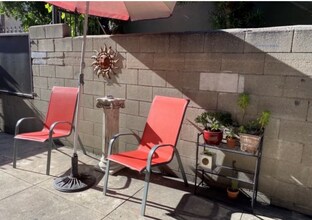 5987 Franklin Ave-Unit -205 in Los Angeles, CA - Foto de edificio - Building Photo