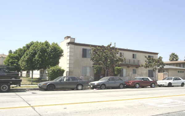 9501 State St in South Gate, CA - Foto de edificio