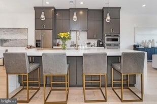 14383 Beckett Glen Cir in Chantilly, VA - Building Photo